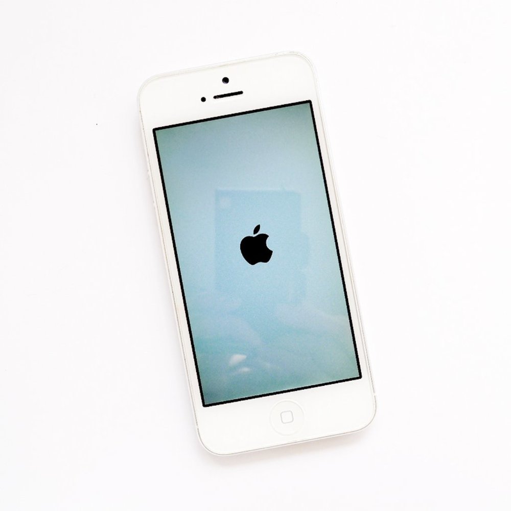 APPLE IPHONE 5 16GB White AT&T Lot/Bundle + 3 Cases (Herringbone, Cassette Tape) - Picture 4 of 10
